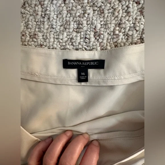 Banana Republic Cream Midi Skirt with Asymmetrical Slit size 16 - Picture 2 of 9